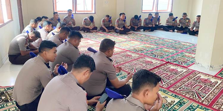 Direktorat Polairud Polda Gorontalo melaksanakan salat ghaib dan istighosah serta doa bersama untuk masyarakat yang tertimpa bencana di Aceh, Sumut dan Sumbar.