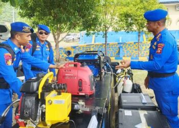 Direktur Polairud Polda Gorontalo, Kombes Pol. Wiyogo Pamungkas, S.I.K., M.Hum. memerika langsung kondisi personel dan alat kelengkapan bencana alam.