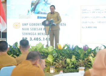 Gubernur Gorontalo Gusnar Ismail saat memberikan sambutan pada penetapan Upah Minimum Provinsi (UMP) Gorontalo untuk tahun 2026 Senin (22/12/2025). (foto: dok/pemprov gorontalo)
