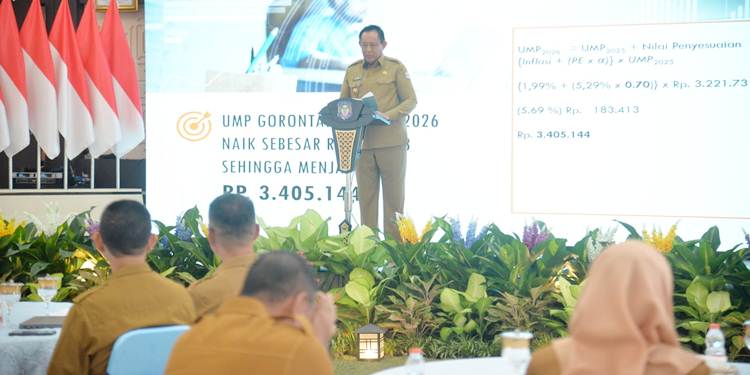 Gubernur Gorontalo Gusnar Ismail saat memberikan sambutan pada penetapan Upah Minimum Provinsi (UMP) Gorontalo untuk tahun 2026 Senin (22/12/2025). (foto: dok/pemprov gorontalo)