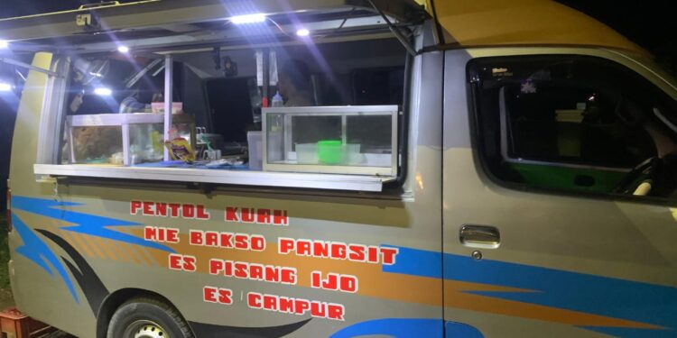 Kisah Suleman Bertahan dengan Mobil Bakso untuk Jualan Keliling di Tengah Harga Daging Melonjak