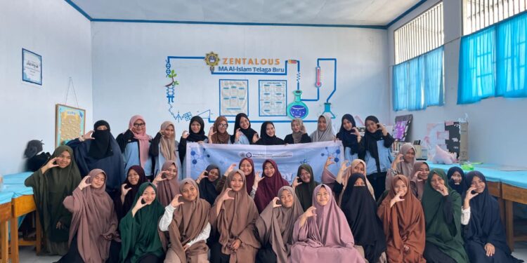 Chemistry Goes to School: Cara Mahasiswa Kimia UNG Bangkitkan Minat Siswa terhadap Kimia