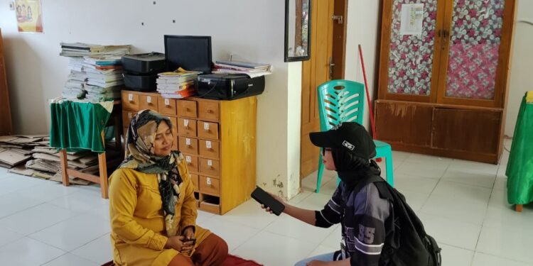 Kisah Sri Ratna, Wali Kelas di SMP N 8 Limboto, Jemput Masa Depan dari Pintu Rumah Siswa