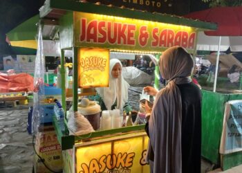 Lapak Jajanan yang Nggak Cuma Jual Rasa, Tapi Juga Buka Peluang Kerja 