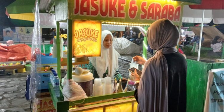 Lapak Jajanan yang Nggak Cuma Jual Rasa, Tapi Juga Buka Peluang Kerja 