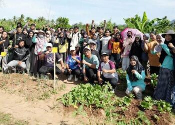 Rektor UNG, Prof. Eduart Wolok, meninjau langsung fasilitas tersebut pada Sabtu (30/11). (F. Istimewa)