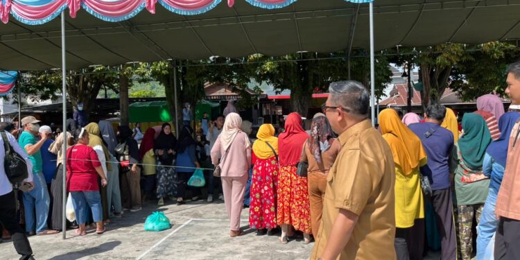 Redam Kenaikan Harga, Sembako Dijual Setengah Harga Pasar