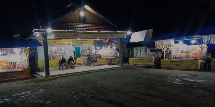 Jelang Natal dan Tahun Baru Lapak Kembang Api Kian Marak 