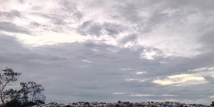 Tumpukan Sampah TPA Talumelito Menggunung, Ancam Kesehatan Lingkungan