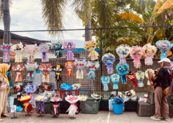 Kreativitas di Balik Hiruk Pikuk Wisuda: Kisah Regita dan Buket Keberuntungan