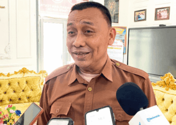 Kepsek Syaiful Kadir saat diwawancara wartawan diruangannya, Senin (26/1/2026). (F. Diyanti/Gorontalo Post)