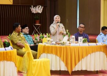 Wakil Gubernur Gorontalo Idah Syahidah Rusli Habibie saat memberikan arahan pada diskusi terumpun Transformasi SULAMPUA, yang berlangsung di Aula Gedung Keuangan Negara, Manado, Sulawesi Utara, Senin (19/1/2026). (Foto – Fadly/Diskominfotik)