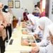 Wakil Gubernur Gorontalo Idah Syahidah Rusli Habibie saat meninjau langsung pelaksanaan MBG di SMA Negeri 1 Batudaa Pantai, Kabupaten Gorontalo, Kamis (29/1). (Foto – Nova/Diskominfotik)