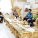 Gubernur Gorontalo Gusnar Ismail mewawancarai tiga calon komisaris Badan Usaha Milik Daerah (BUMD) di Rumah Jabatan Gubernur, Jumat (16/1/2026). (Foto : Dok-Pemprov/Valen)