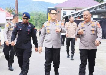 Kapolda Gorontalo Irjen Pol. Drs. Widodo, S.H., M.H., bersama Ibu Ketua Bhayangkari Daerah Gorontalo Ny. Septiana Widodo melaksanakan kunjungan kerja di Polres Boalemo