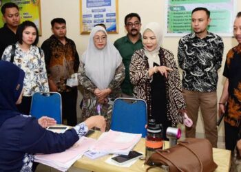 Wagub Gorontalo Idah Syahidah Rusli Habibie, saat melakukan pengecekan layanan publik di RS dr.Hasri Ainun Habibie. Wagub ingin memastikan layanan terhadap masyarakat tidak boleh lelet. (foto: dok/ gorontaloprov.go.id)