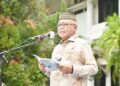 APEL. Bupati Gorontalo Sofyan Puhi saat menyampaikan assesment Lurah se Kecamatan Limboto, pada apel kerja perdana