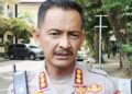 Kabid Humas Polda Gorontalo, Kombes Pol. Desmont Harjendro Agitson Putra,S.I.K.,M.T. saat memberikan keterangan pers kepada awak media. (Foto: Natharahman/ Gorontalo Post)