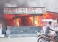 Kebakaran hebat menghanguskan sebuah warung harian dan satu unit rumah warga di Desa Alale, Kecamatan Suwawa Tengah, Kabupaten