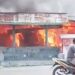 Kebakaran hebat menghanguskan sebuah warung harian dan satu unit rumah warga di Desa Alale, Kecamatan Suwawa Tengah, Kabupaten