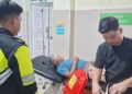 Korban lakalantas saat menjalani perawatan medis yang diawasi langsung petugas Satlantas Polres Pohuwato.