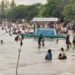 Ribuan masyarakat mengisi waktu liburan tahun baru mereka dengan mengunjungi Pantai Kurunai yang terletak di Desa Botubarani, Kecamatan Kabila Bone, Bone Bolango, Ahad (4/1). (F. Natharahman/ Gorontalo Post)
