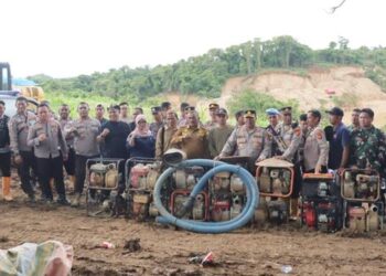 Kapolres Pohuwato, AKBP H. Busroni,S.I.K.,M.H., memimpin langsung pelaksanaan penertiban pertambangan emas tanpa izin (PETI) di wilayah Pohuwato.