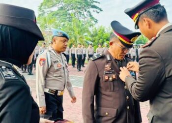 Kurang lebih 25 personel Polres Gorontalo menerima Tanda Kehormatan Satyalancana pengabdian.