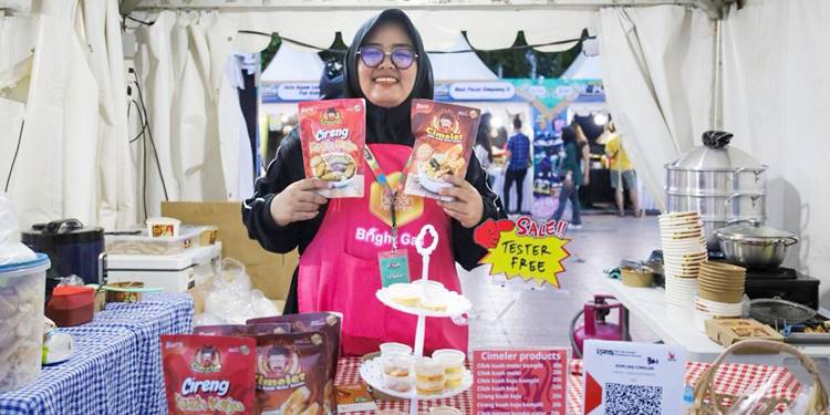Program Smexpo untuk mendorong agar pelaku usaha mikro, kecil, dan menengah (UMKM) bisa naik kelas sekaligus meningkatkan penjualannya. (Foto: dok/Pertamina)
