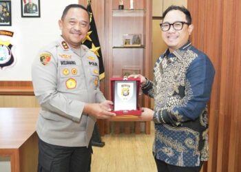 PERKUAT SINERGI - Pertemuan Executive General Manager (EGM) Pertamina Patra Niaga Regional Sulawesi, Deny Sukendar, bersama Kapolda Sulawesi Tenggara Irjen Pol. Didik Agung Widjanarko, S.I.K., M.H di Kendari, terkait singeri pengamanan distribusi energi di wilayah itu. (foto: dok-pertamina patra niaga sulawesi)