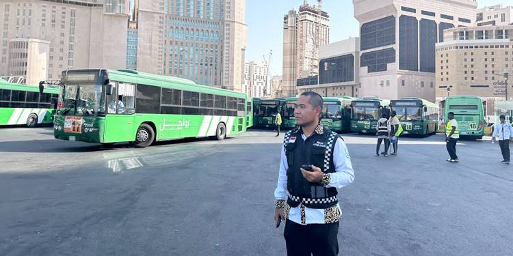 AKP Dr. Hi. Iswan Brandes, S.Pd.I., M.Si., M.M., M.K.M., CPHR., CBA., CPM., C.PS., C.GMC., C.TMP., C.HL., C.MTr., CGHR., saat menjadi petugas haji 2026 lalu.