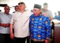 MAKIN AKRAB - Pertemuan dua politisi Gorontalo, Rusli Habibie dan Adhan Dambea, Jumat (9/1). Keduanya saling support, Rusli bahkan meminta fraksi Golkar DPRD untuk mendukung program Wali Kota Adhan Dambea. (foto: dok)