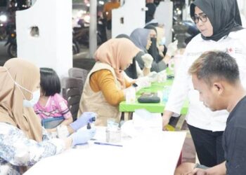 Pelaksanaan kegiatan donor darah sukarela yang digelar PMI Kecamatan Sipatana, Ahad (18/1/2026). (Foto: Prokopim)