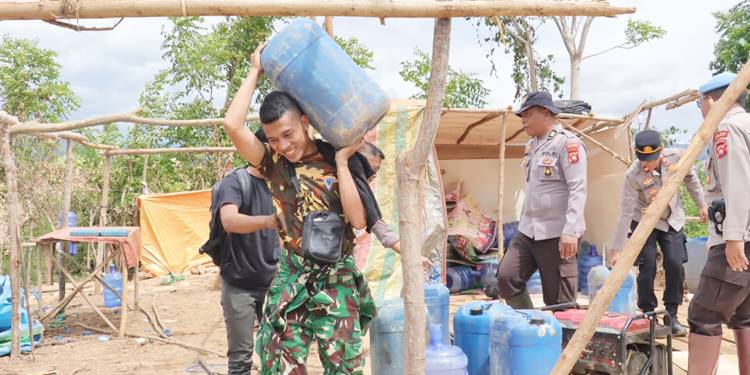 Sejumlah galon berisi solar bersubsidi ilegal yang diamankan pada pelaksanaan penertiban PETI di wilayah Pohuwato oleh tim gabungan baru-baru ini.