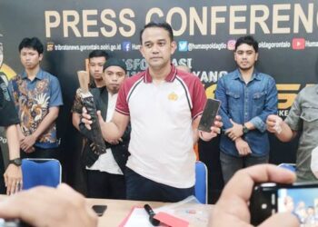 Direktur Reserse Kriminal Umum (Direskrimum) Polda Gorontalo, Kombes Pol Teddy Rachesna, dalam konferensi pers terkait kasus kasus kekerasan terhadap anak.Jumat (9/1). Foto: Natharahman/ Gorontalo Post.