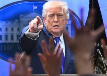 Presiden Donald Trump saat konferensi pers di Gedung Putih, Jumat, 20 Februari waktu setempat. Ia membalas keputusan Mahkamah Agung dengan mengeluarkan skema baru tarif 10 persen untuk sejumlah mitra dagang.-Mandel Ngan/AFP-