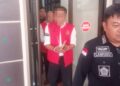 Oknum kontraktor inisial AR dan mantan Kadis PUPR Provinsi Gorontalo HS, saat menjalani tahap dua di Kejari Kota Gorontalo, Selasa (3/2). (Foto: Jalal/Gorontalo Post).