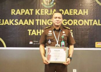 Bagas Prasetyo meraih penghargaan sebagai Peringkat dua satker dengan Pelaksanaan Tugas dan Fungsi Terbaik Tahun 2025 Bidang Tindak Pidana Khusus di wilayah hukum Kejaksaan Tinggi Gorontalo.