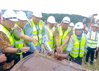 Ketua Deprov Gorontalo Thomas Mopili menghadiri Groundbreaking Pekerjaan Perluasan Apron dan Pembuatan Taxiway di Bandar Udara Djalaluddin Gorontalo, Jumat (20/2).