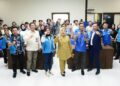 Wakil Gubernur Gorontalo Idah Syahidah Rusli Habibie bersama Komite Nasional Pemuda Indonesia (KNPI) Provinsi Gorontalo pada Rapat Kerja Daerah yang digelar di Aula Kantor Inspektorat Provinsi Gorontalo, Senin (9/2). (Foto – Fadly-Diskominfotik)