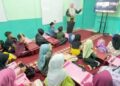 Proses pembelajaran yang dilakukan Givani bersama anak-anak WNI di SB. (F. Istimewa)