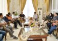 BAHAS PENYIARAN - Gubernur Gorontalo Gusnar Ismail menerima audiensi anggota KPID Gorontalo terpilih periode 2026-2029 di Rumah Dinas Gubernur, Senin (16/2). (foto: mila - diskominfotik)