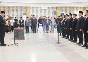 Pelantikan Komisi Penyiaran Indonesia Daerah (KPID) Provinsi Gorontalo periode tahun 2026-2029 oleh Gubernur Gusnar Ismail, di ruang Dulohupa Gubernuran, Senin (23/2). (Foto : Dok-pemprov/Bahrian)