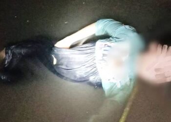 Jasad korban yang ditemukan pengapung di pantai Bubaa saat disemeyamkan di Pusekesmas terdekat untuk penyelidikan lebih lanjut mengenai penyebab kematian korban, Ahad, (15/2/2026), (Foto: Istimewa).