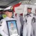 Proses pemakaman Sertu (Anumerta) Rein Pasau, korban longsor di Cisarua, Kabupaten Bandung Barat, digelar secara militer di Gorontalo, Sabtu (31/1). (foto : istimewa)