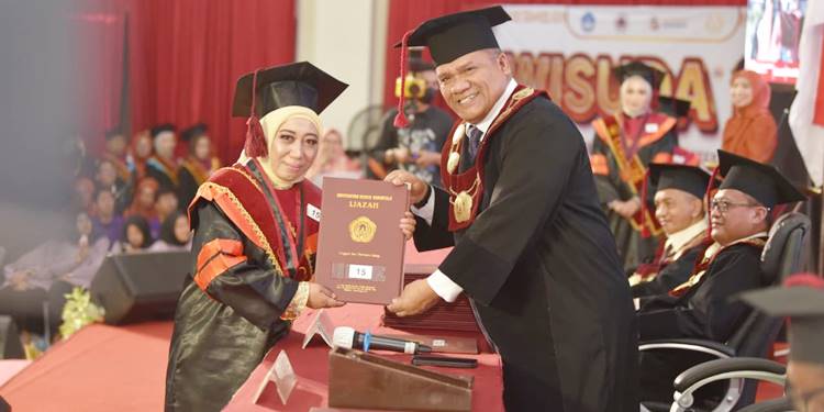 Pelaksanaan wisuda ke-59 Universitas Negeri Gorontalo (UNG), yang digelar di Auditorium, Senin (2/2/2026). (F. Istimewa)