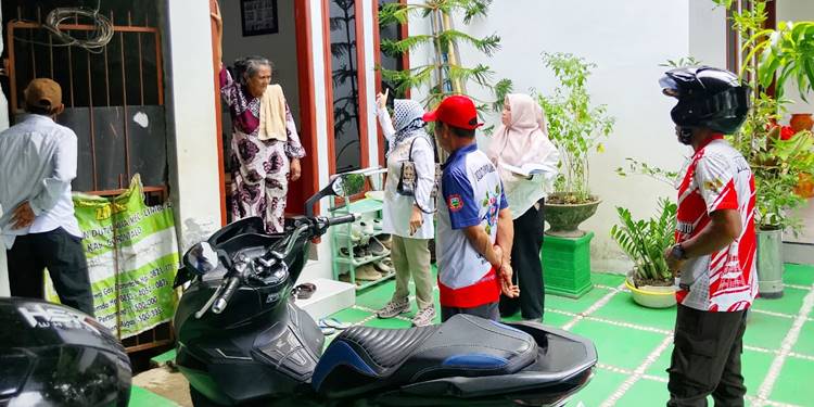 Pemerintah Kelurahan serta aparat kepolisian melakukan mediasi dan mengingatkan pangkalan untuk tidak menimbun gas elpiji 3 kg.