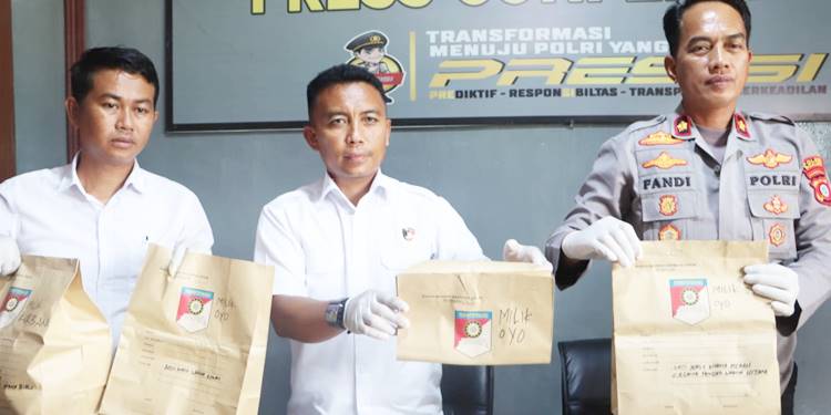 Kasat Reskrim Polres Boalemo Iptu Nurwahid Kiayi Demak, sudah tidak menghadirkan tersangka saat konfrensi pers atas tersangka kasus pembunuhan seorang bocah perempuan di Desa Lito Kecamatan Paguyaman Pantai, Boalemo.