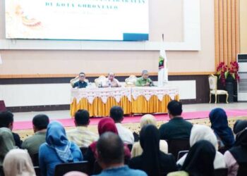 Rakorev penyelenggaraan pemerintahan, pembangunan dan kemasyarakatan yang dipimpin Wali Kota Gorontalo, Adhan Dambea didampingi Wakil Wali Kota Gorontalo, Indra Gobel dan Sekda Ismail Madjid, Jumat (30/1/2026). (Foto: Prokopim)