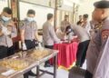 Personel Satbrimob Polda Gorontalo melaksanakan tes urine di Mako Satbrimob, Rabu, (25/2/2026)